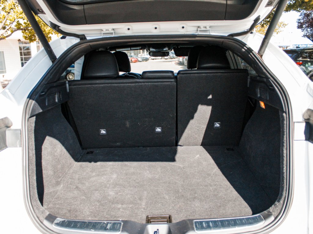 Used 2025 Radiant White INFINITI SENSORY image 28