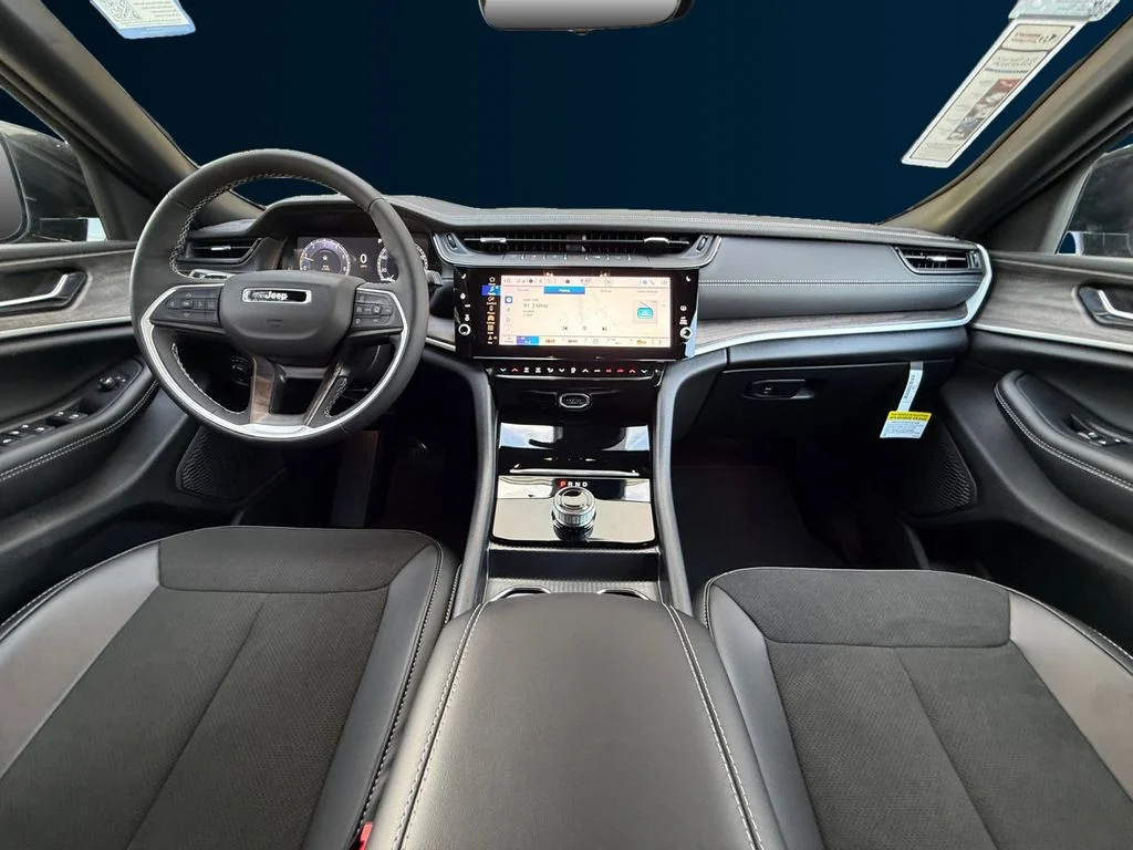 New 2027 Black Jeep Laredo Altitude image 12