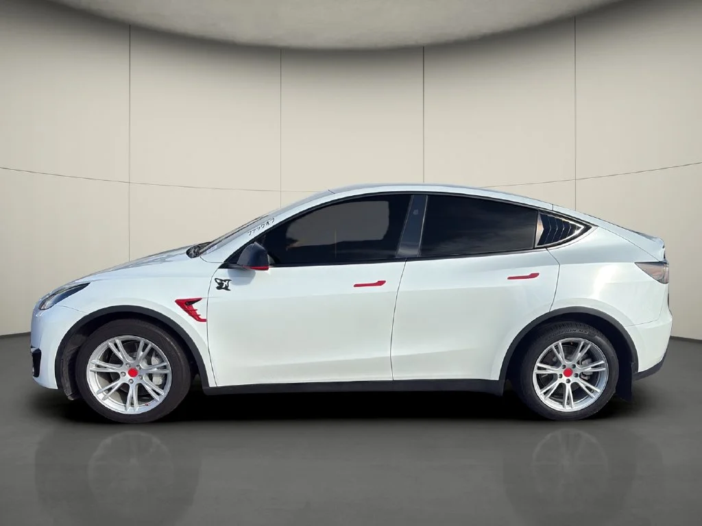 Used 2023  Tesla Long Range image 4