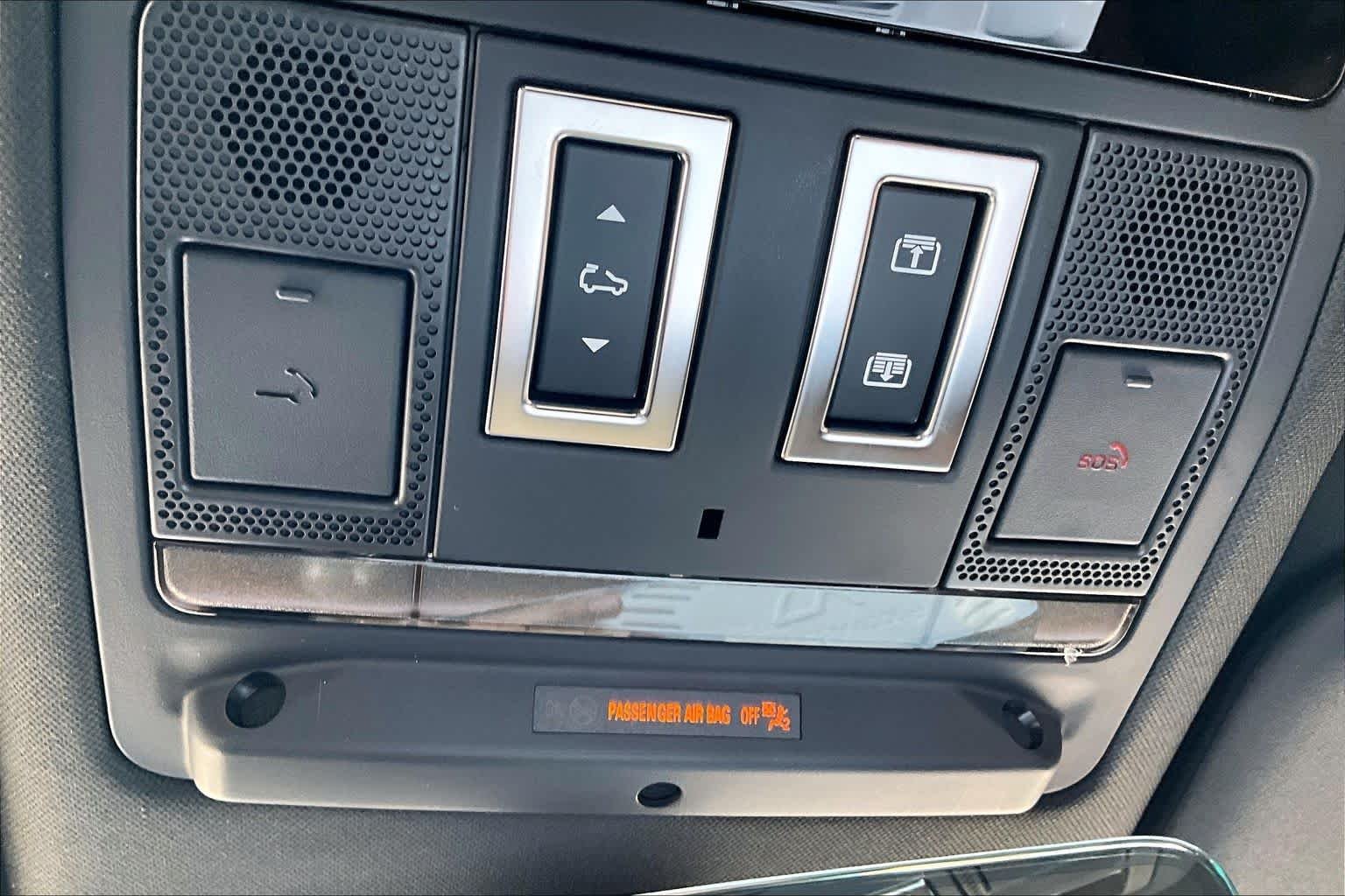 New 2026 Santorini Black Land Rover S image 18