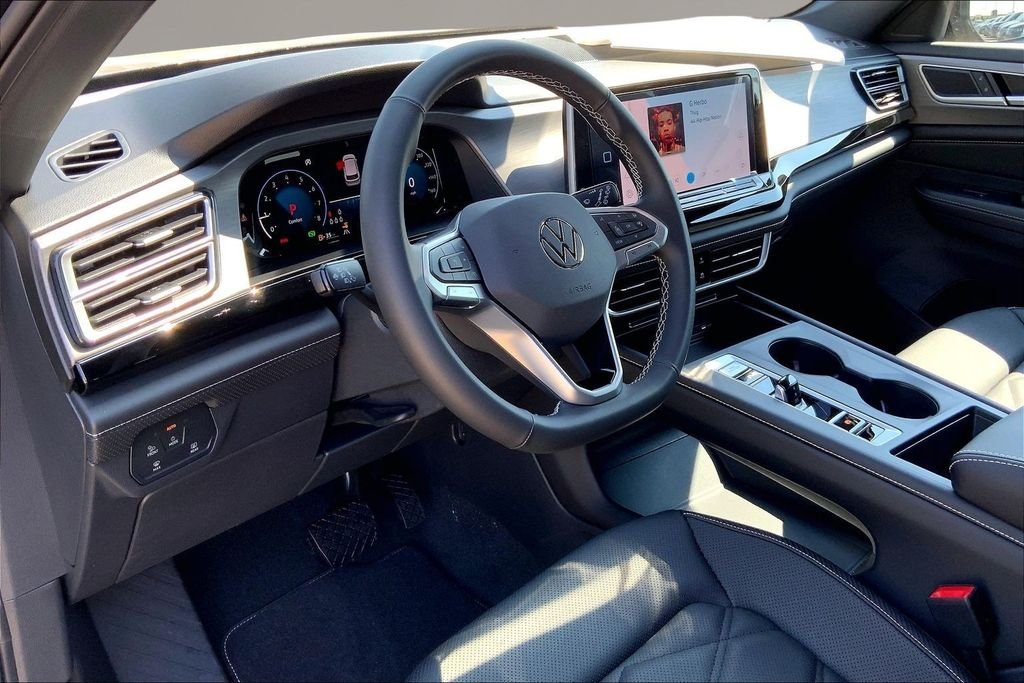 New 2026 Deep Black Pearl Volkswagen SE image 7