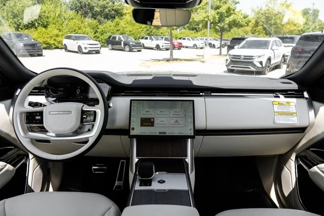 New 2026  Land Rover SE image 16
