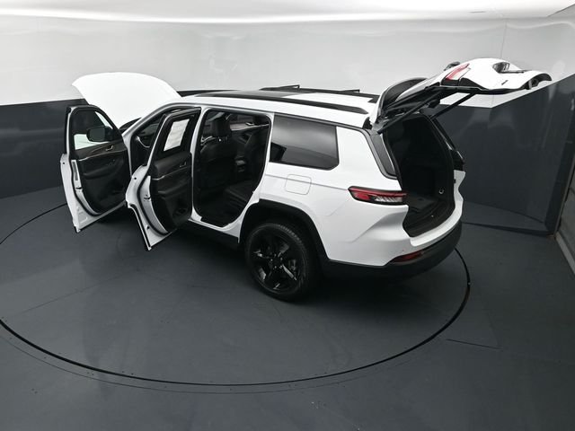 New 2026 Bright White Clear-Coat Exterior Paint Jeep Limited image 28