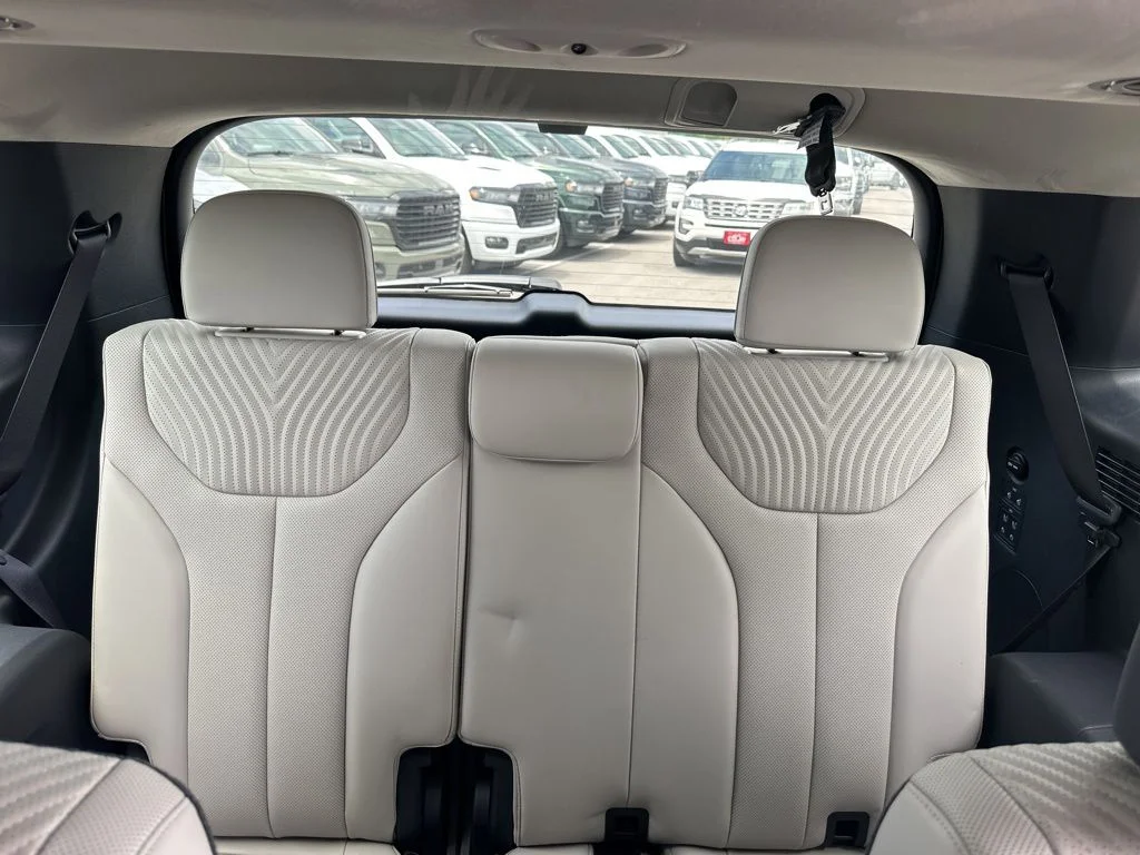 Used 2025 White Hyundai Calligraphy image 16