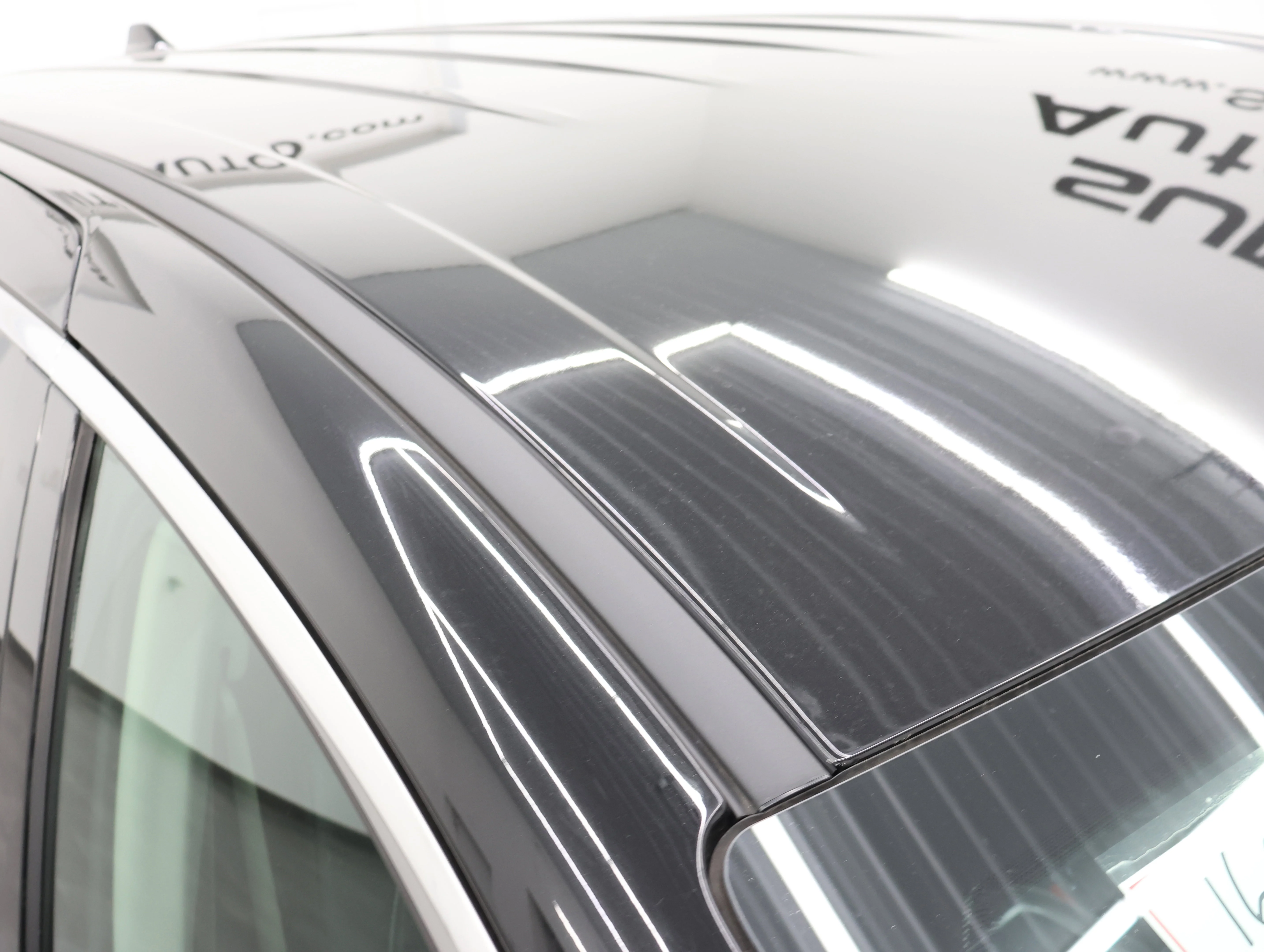 Used 2024 Diamond Black Crystal Pearlcoat Chrysler Touring L image 4