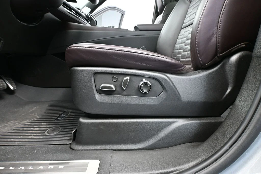 2024 Cadillac Escalade V-Series - Photo 17