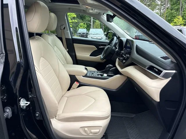 Used 2023 Black Toyota XLE image 27