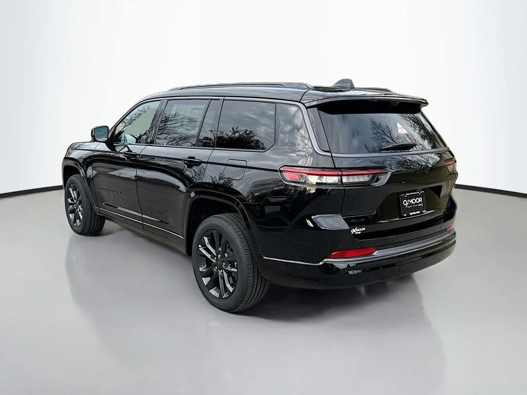 New 2026 Diamond Black Crystal Pearlcoat Jeep Limited Reserve image 6