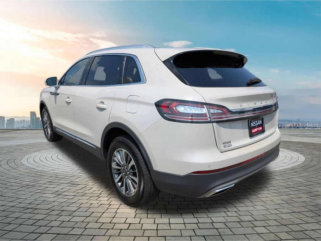 Used 2022 Ceramic Pearl Metallic Tinted Clearcoat Lincoln Reserve image 7