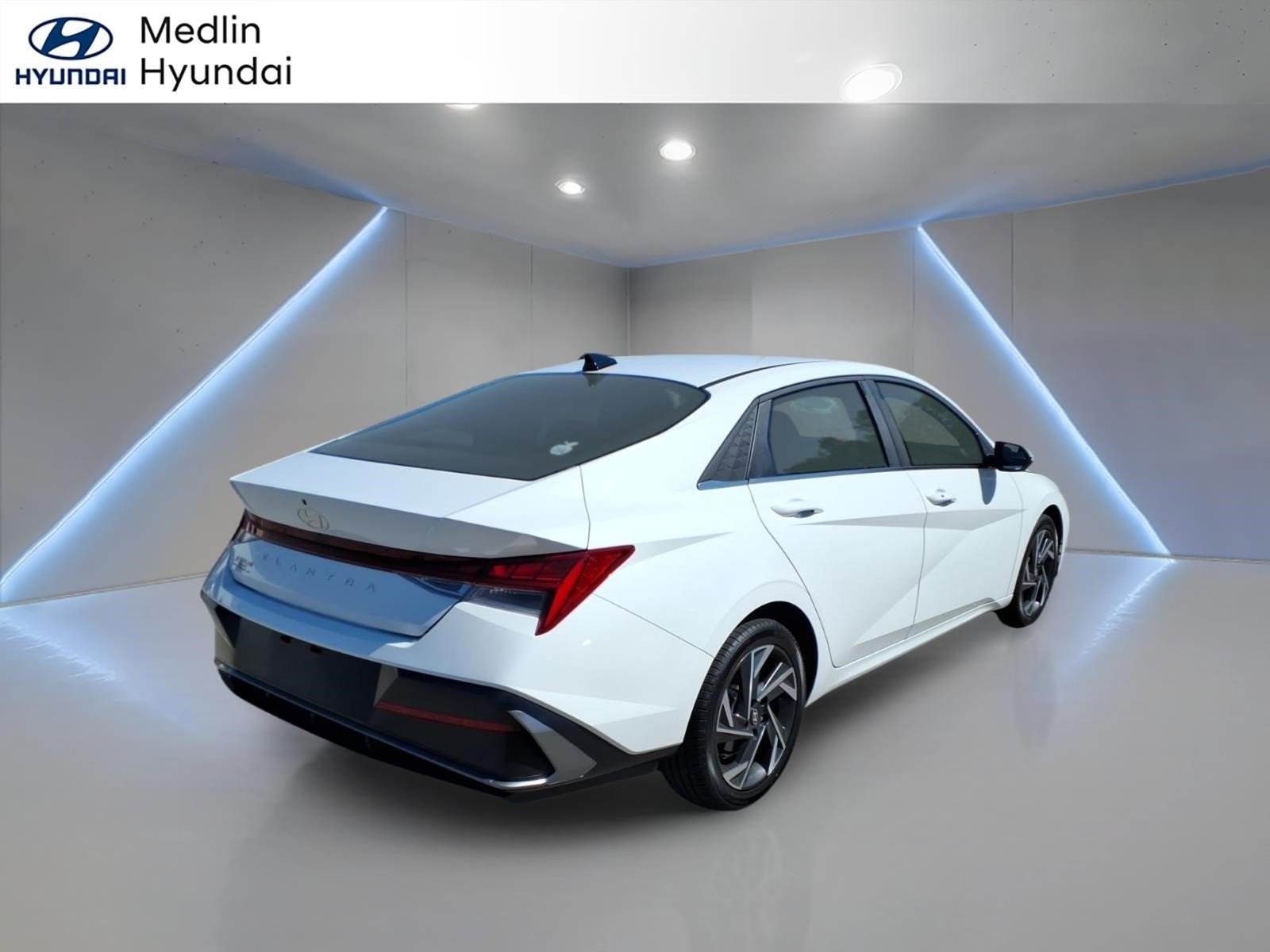 Used 2024 Serenity White Hyundai SEL image 3