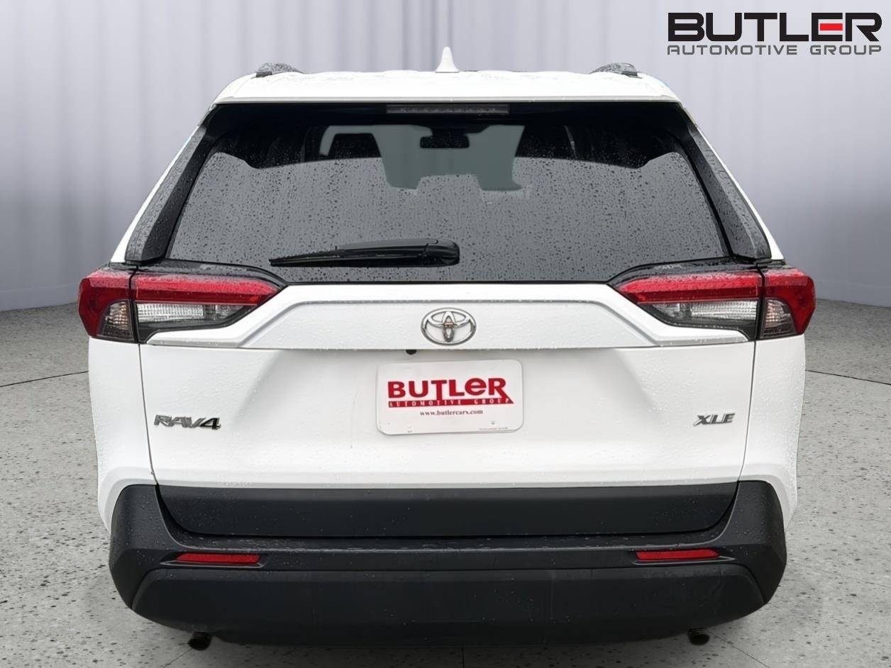 Used 2020 Super White Toyota XLE image 5