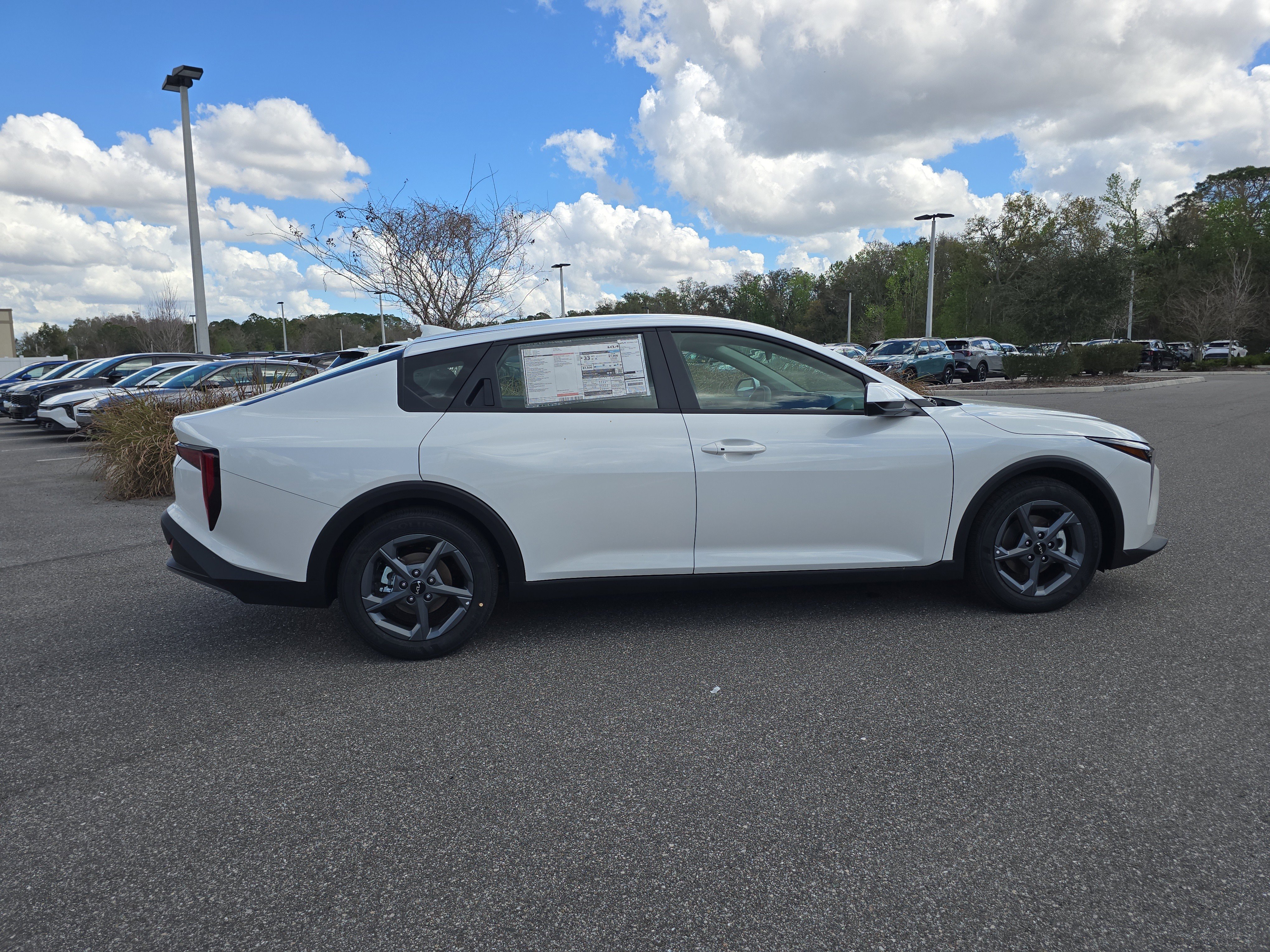 New 2026 Snow White Pearl Kia LXS image 9