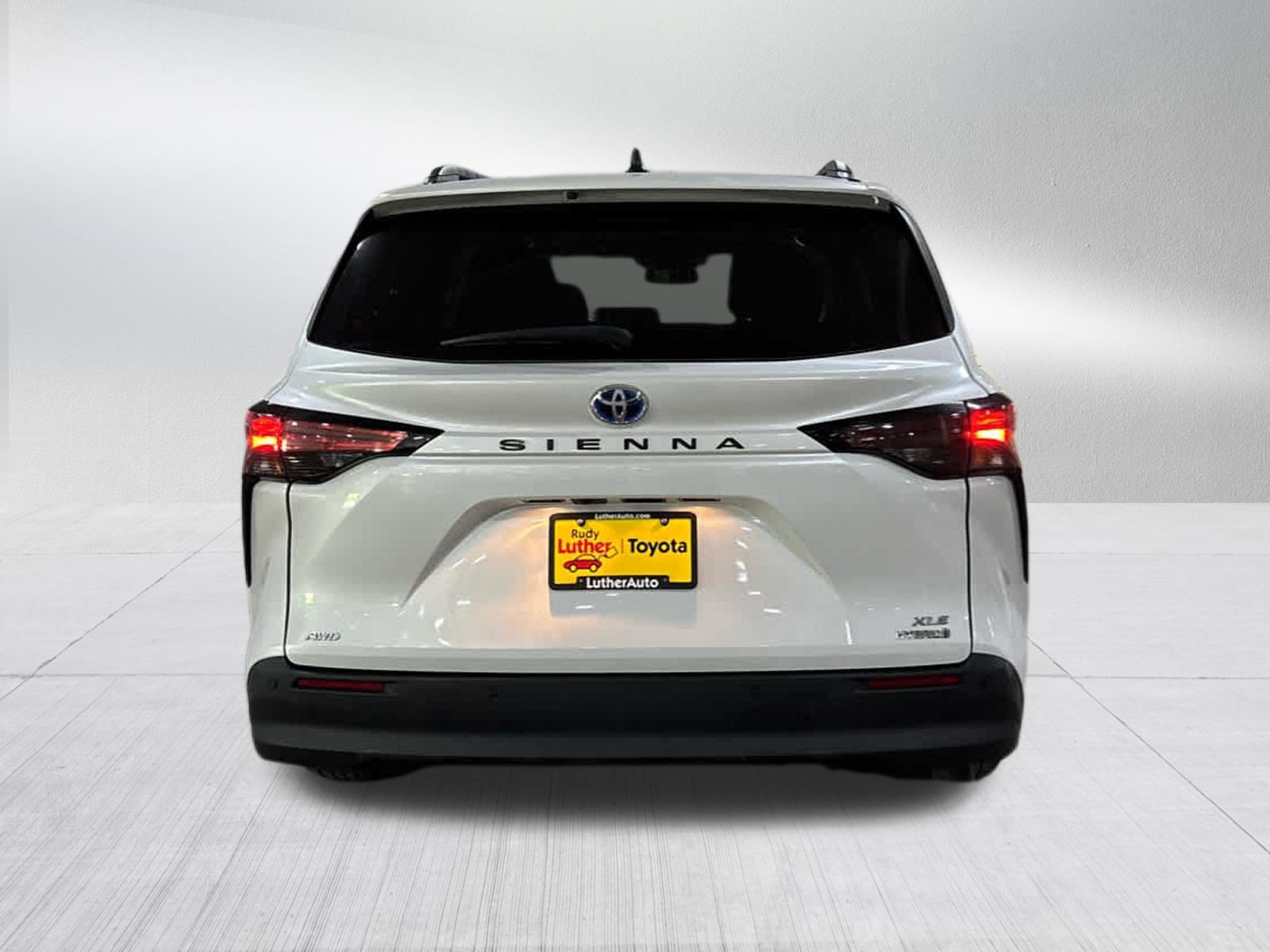 Used 2022 Wind Chill Pearl Toyota XLE image 7