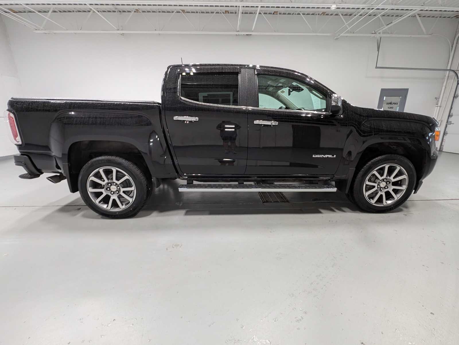 Used 2019 Onyx Black GMC 4WD Denali image 7