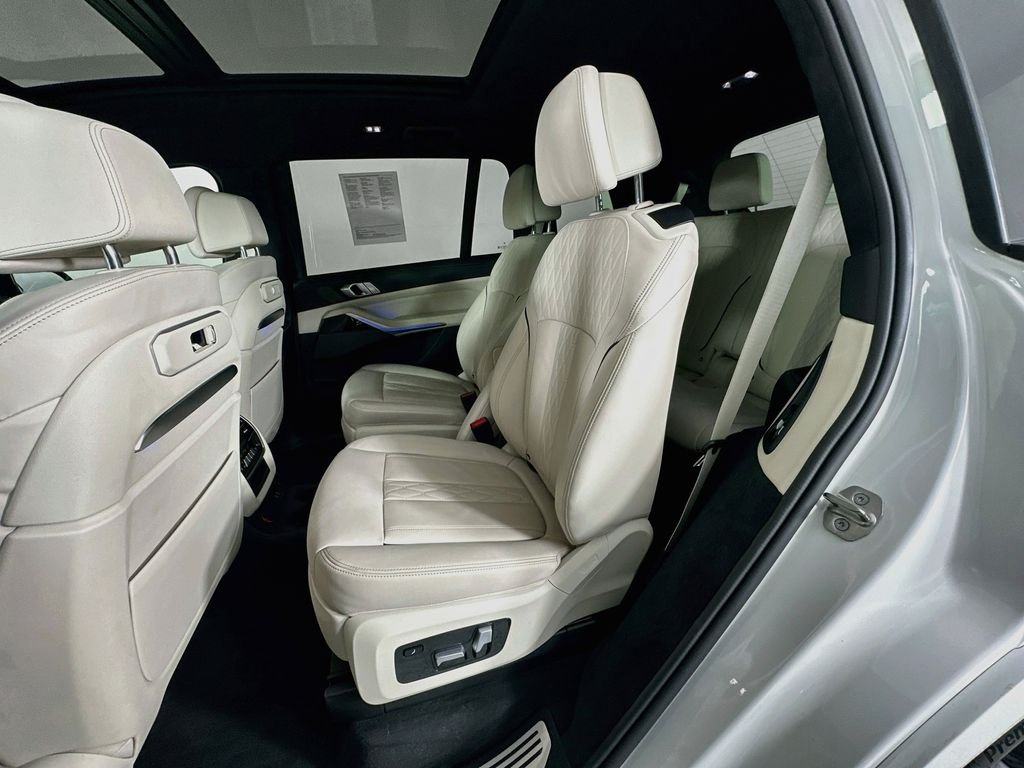 Used 2023 White BMW xDrive40i image 24
