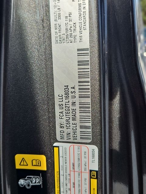 New 2026 Granite Crystal Metallic Clear-Coat Exterior Paint Jeep Mojave image 28