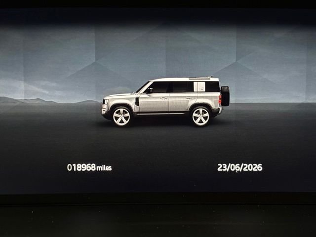 Used 2024 White Land Rover X-Dynamic SE image 34