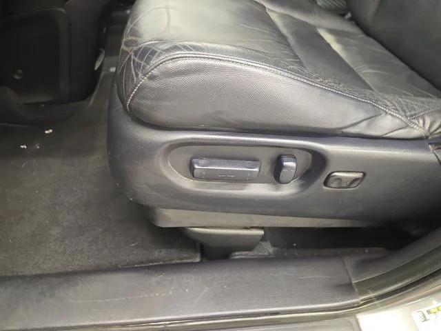 Used 2011 Urban Titanium Metallic Honda EX-L image 33