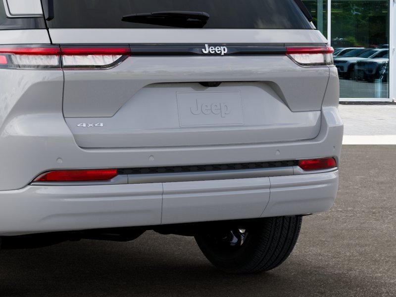 New 2026 Bright White Clear-Coat Exterior Paint Jeep Limited Reserve image 39