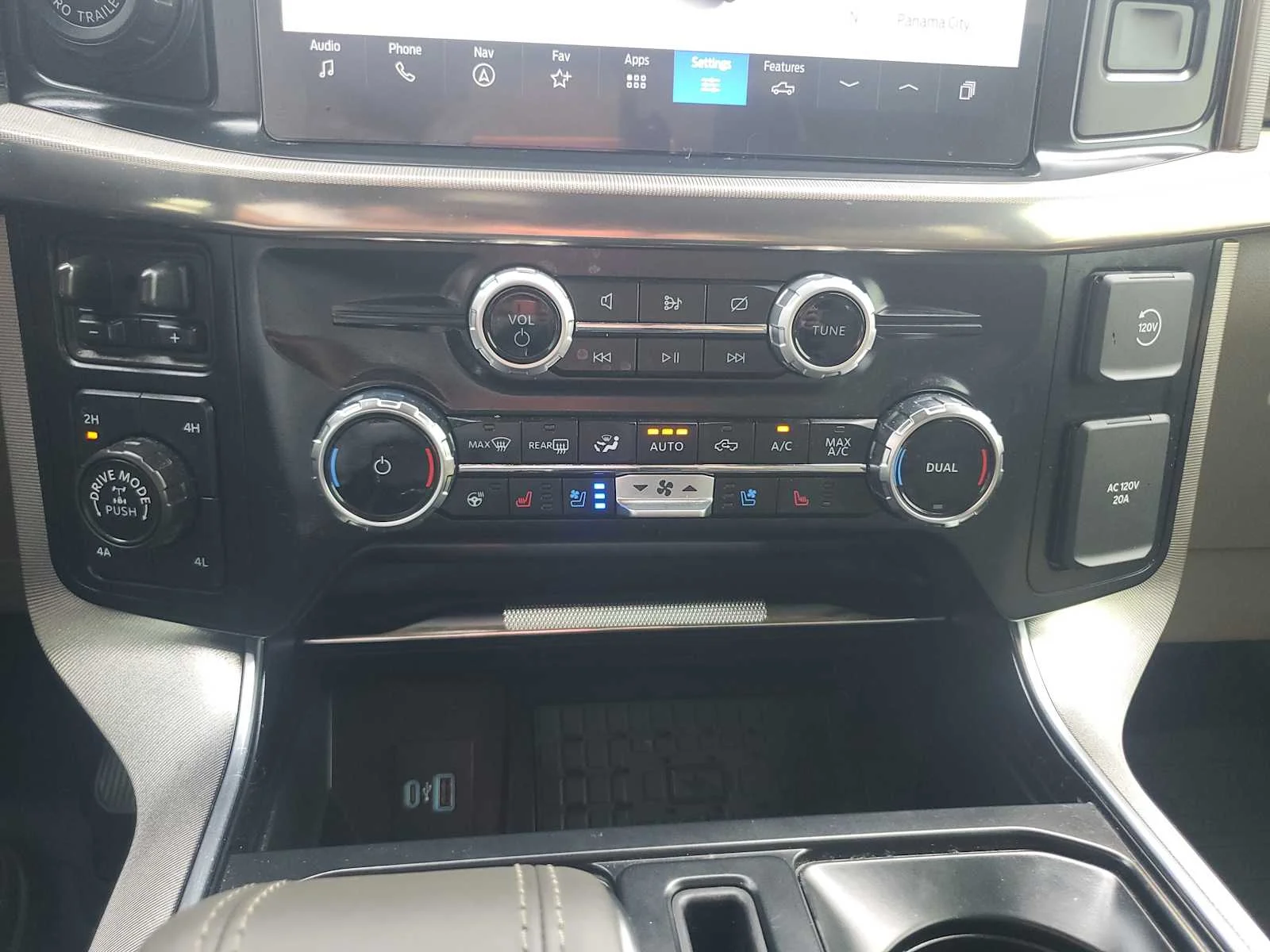 Used 2024  Ford Platinum image 24