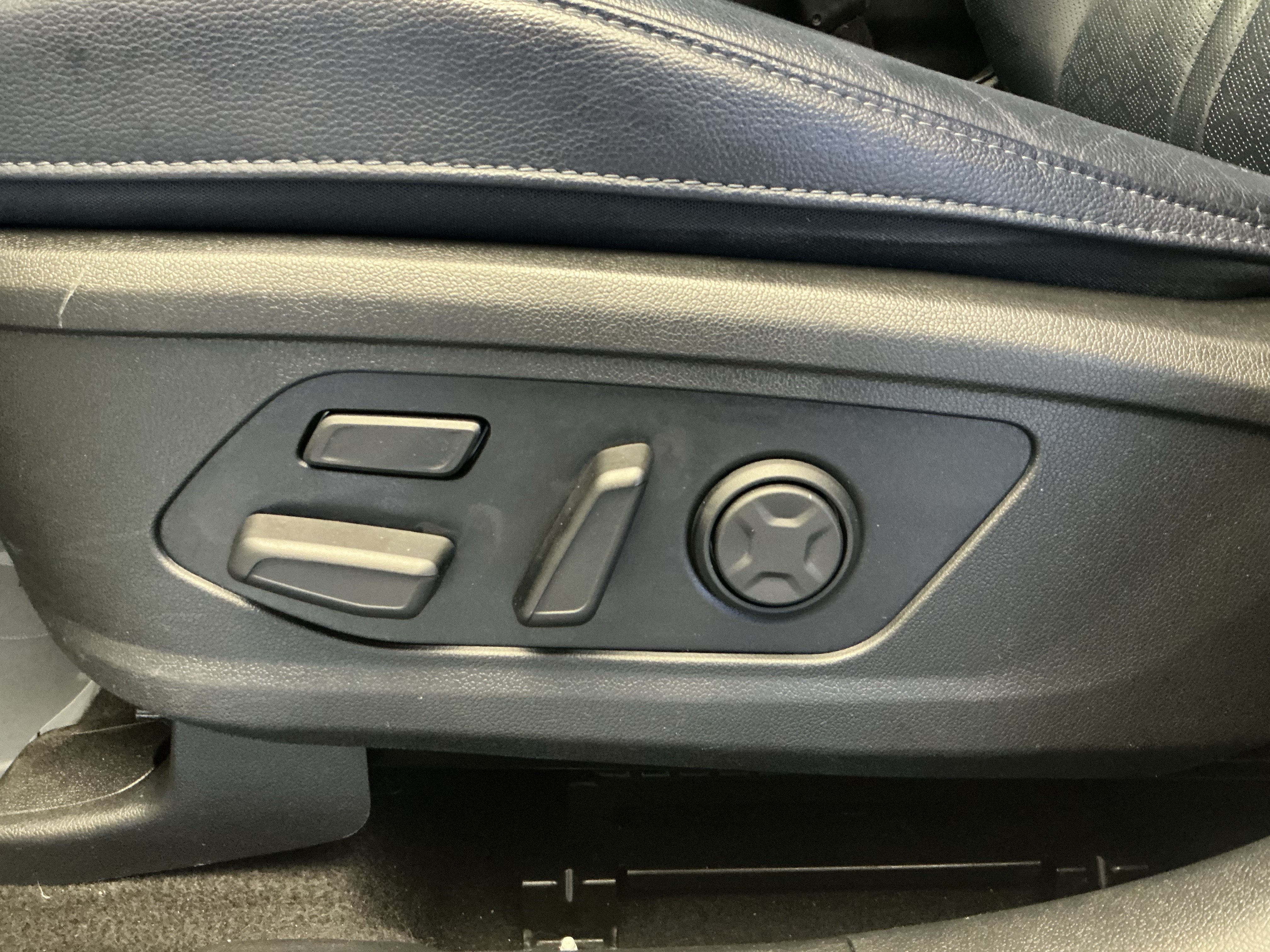 Used 2022 Snow White Pearl Kia SX Prestige image 11