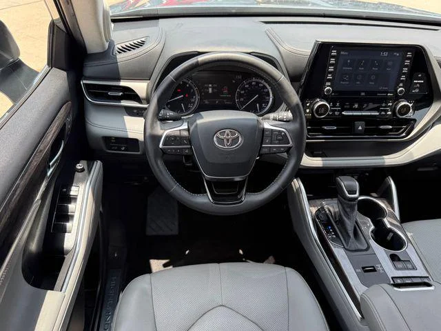 Certified Used 2020 MOON DUST Toyota Limited image 24