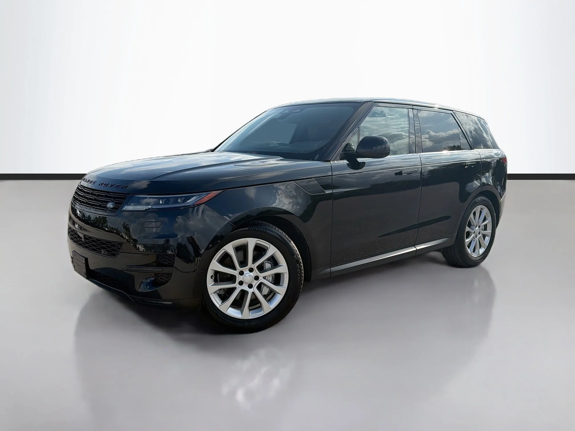 Used 2025 Santorini Black Metallic Land Rover SE image 1