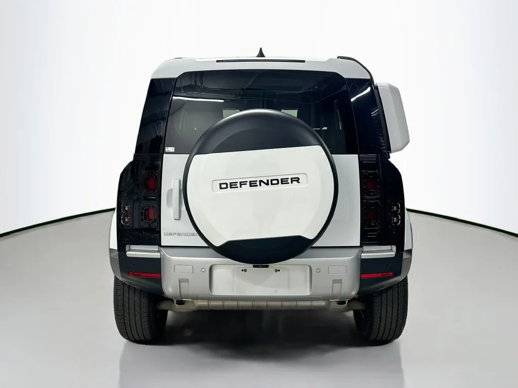 Used 2024 Fuji White Land Rover S image 10