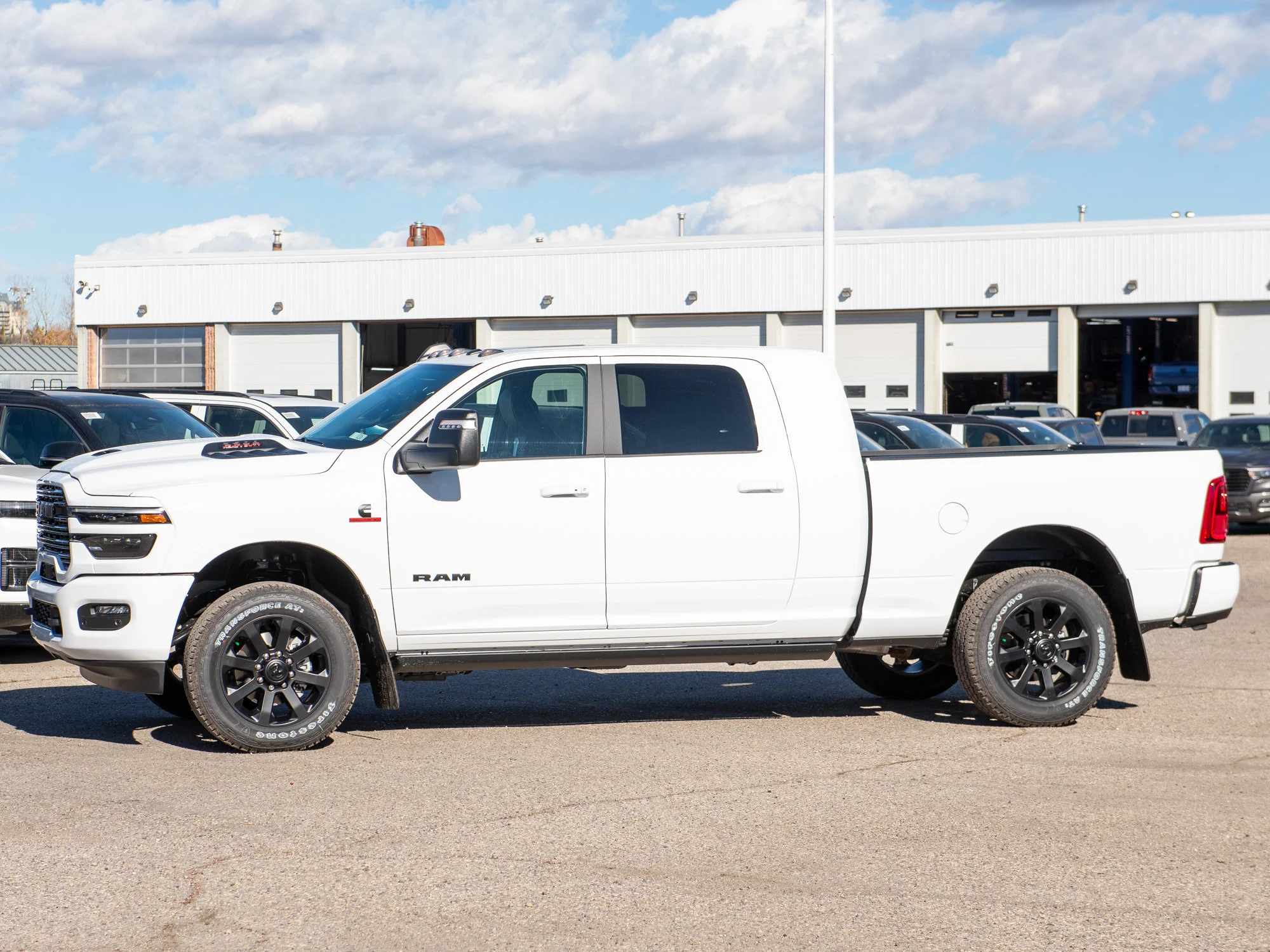New 2027 White RAM Laramie Night* Mega Cab 4x4, Sunroof, Harman/Kardon, Pwr Running Boards image 3