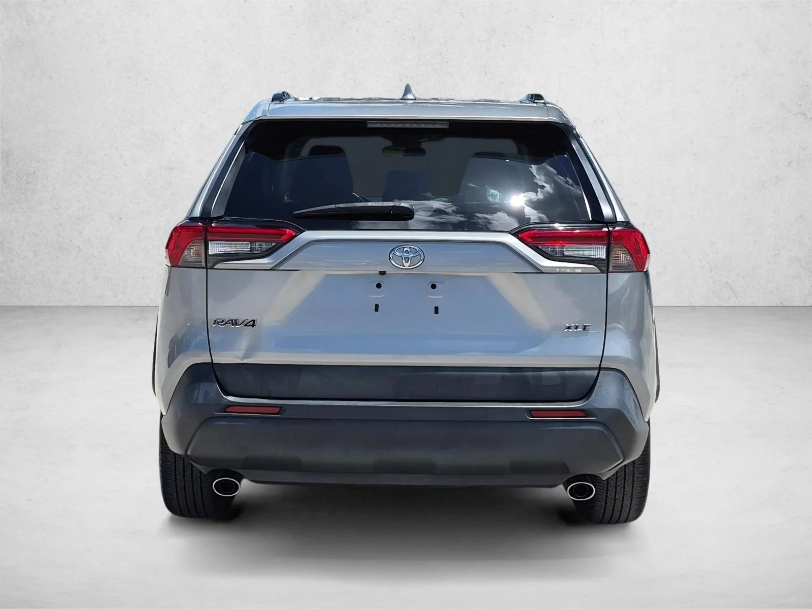 Used 2020 Silver Sky Metallic Toyota XLE Premium image 7