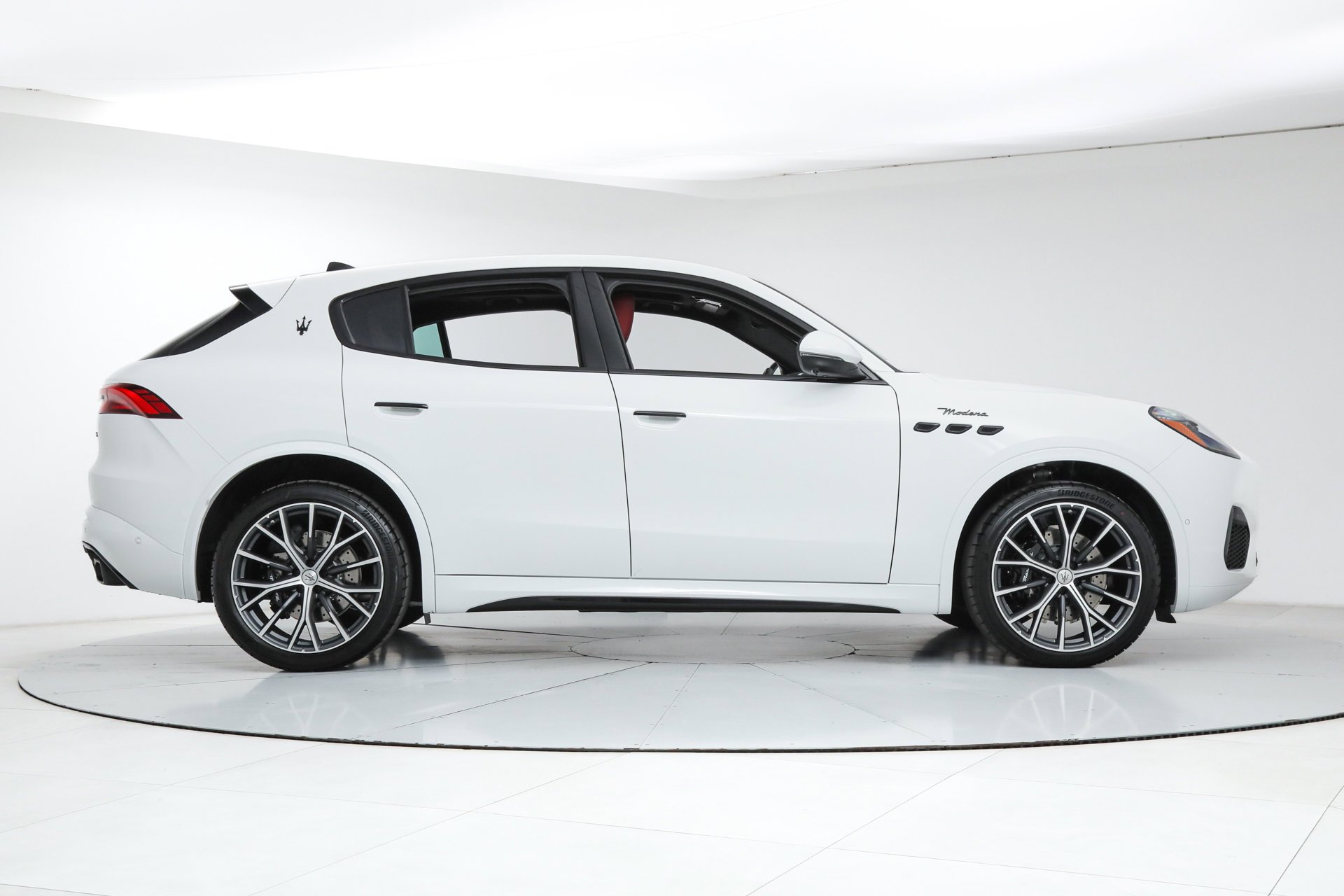2026 Maserati Grecale Modena V6 - Photo 6