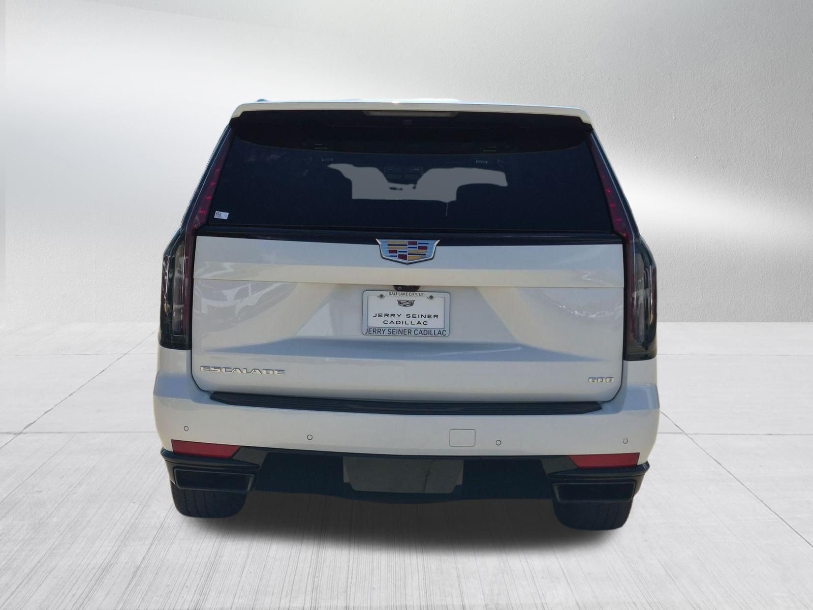 Used 2022 Crystal White Tricoat Cadillac Sport Platinum image 4