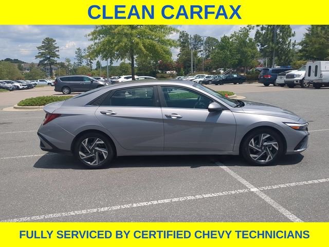 Used 2025 Silver Hyundai SEL Convenience image 4