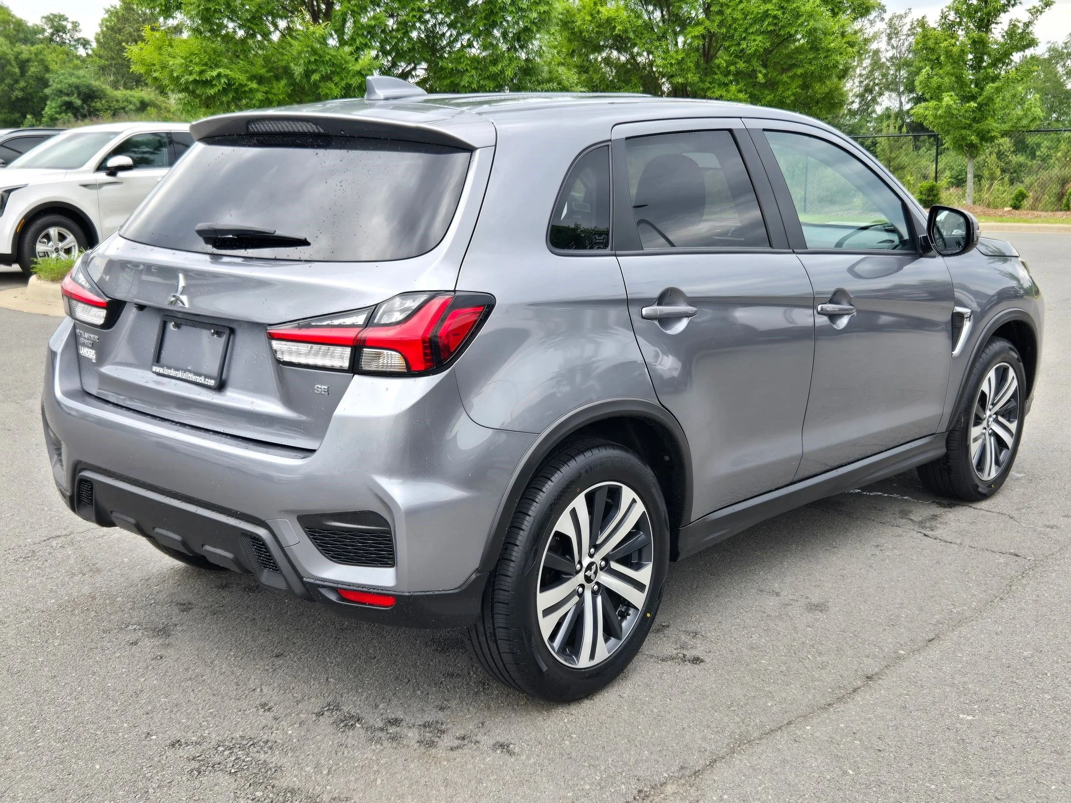 Used 2024  Mitsubishi SE image 7