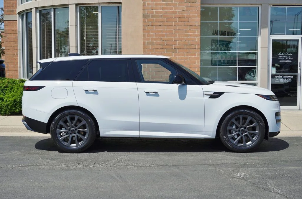 New 2026 Fuji White Land Rover SE image 8