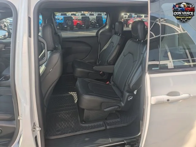 2025 Chrysler Pacifica Select - Photo 21