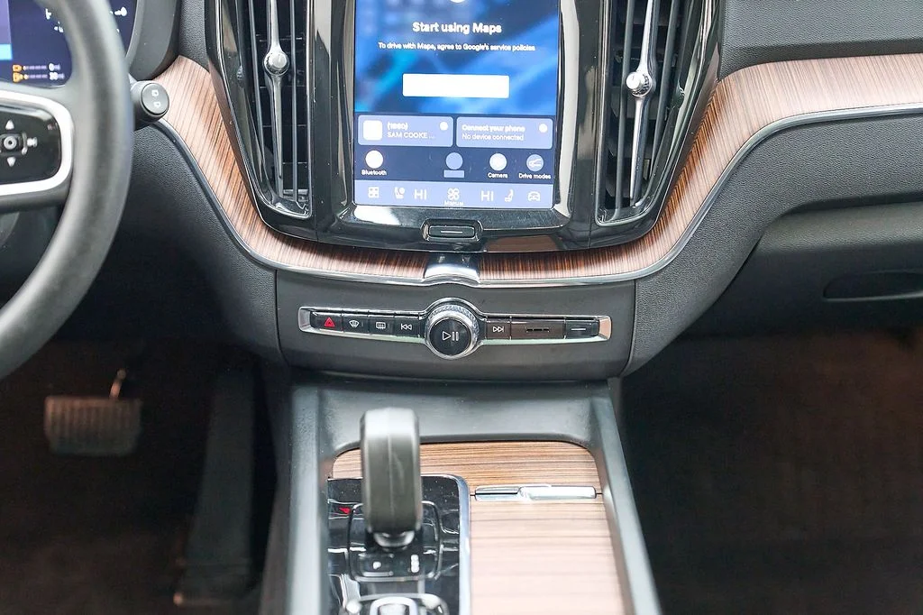 Certified Used 2024 Vapour Grey Volvo Plus image 28