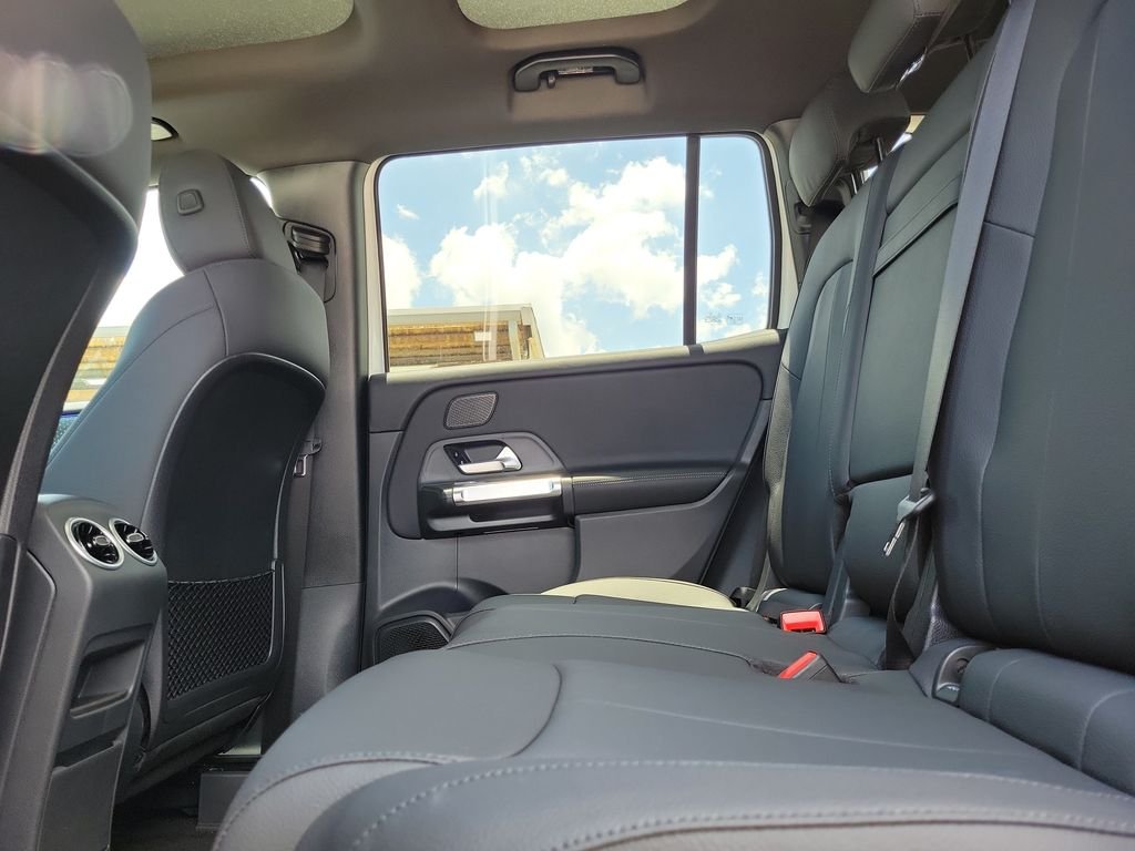 New 2026 Polar White Mercedes-Benz GLB 250 image 10