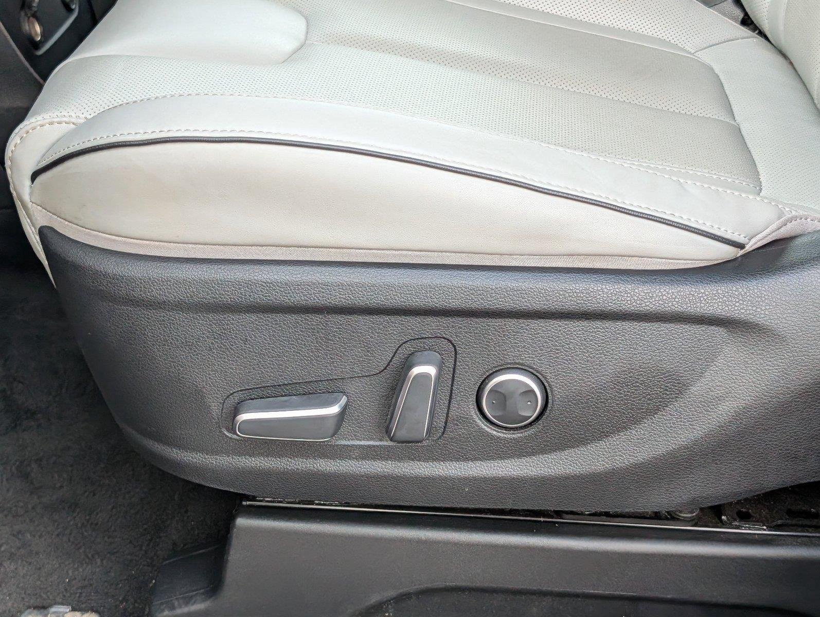 Used 2025 Sierra Burgundy Hyundai SEL image 11