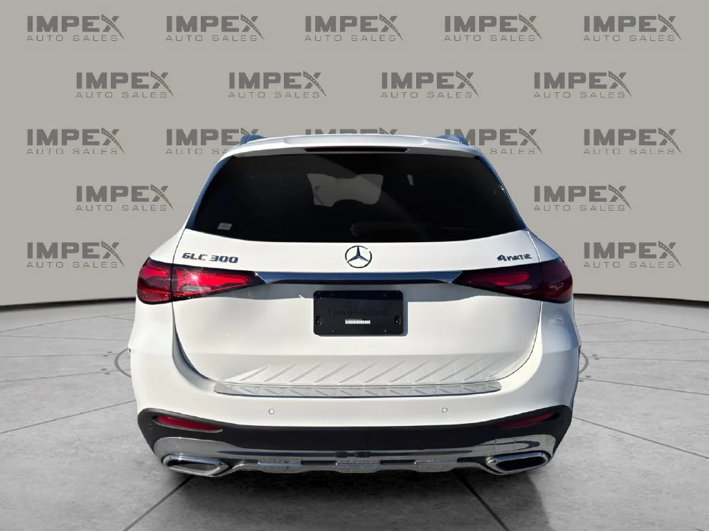 Used 2024 White Mercedes-Benz GLC 300 image 4