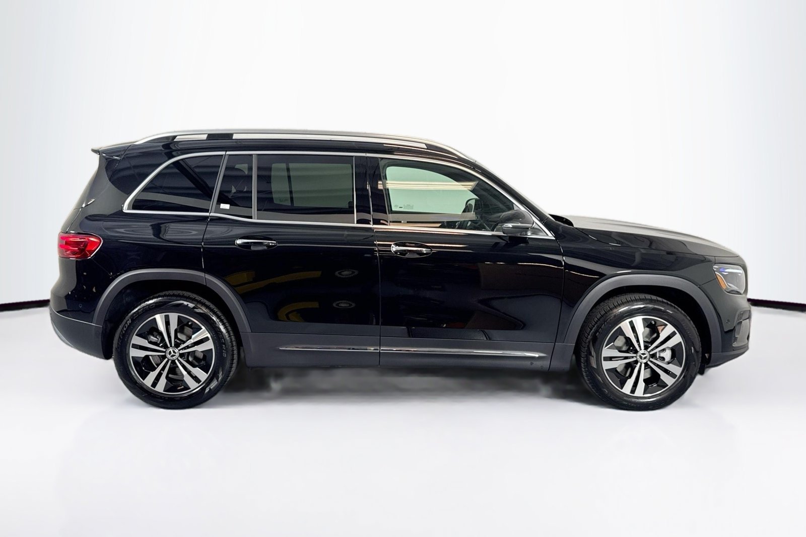 New 2026 Night Black Mercedes-Benz GLB 250 image 4