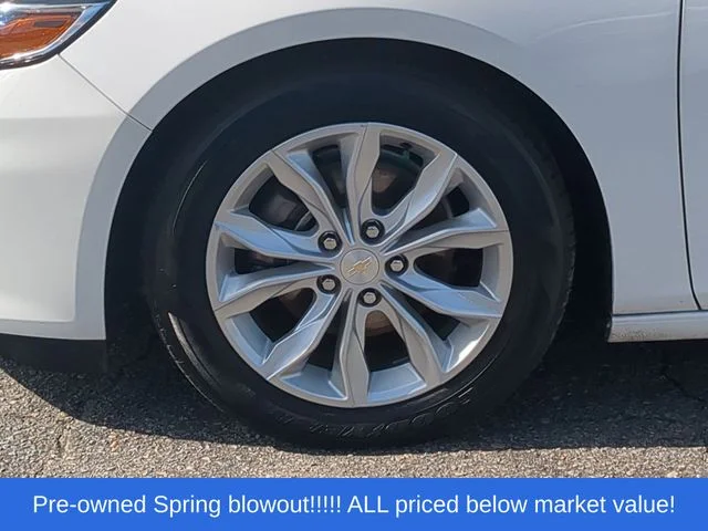 Used 2025 White Chevrolet LT image 18