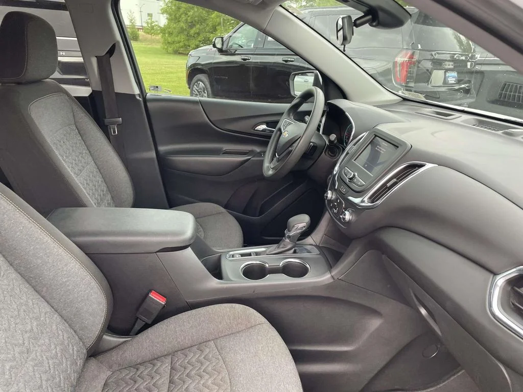 Used 2023 Summit White Chevrolet LT image 9
