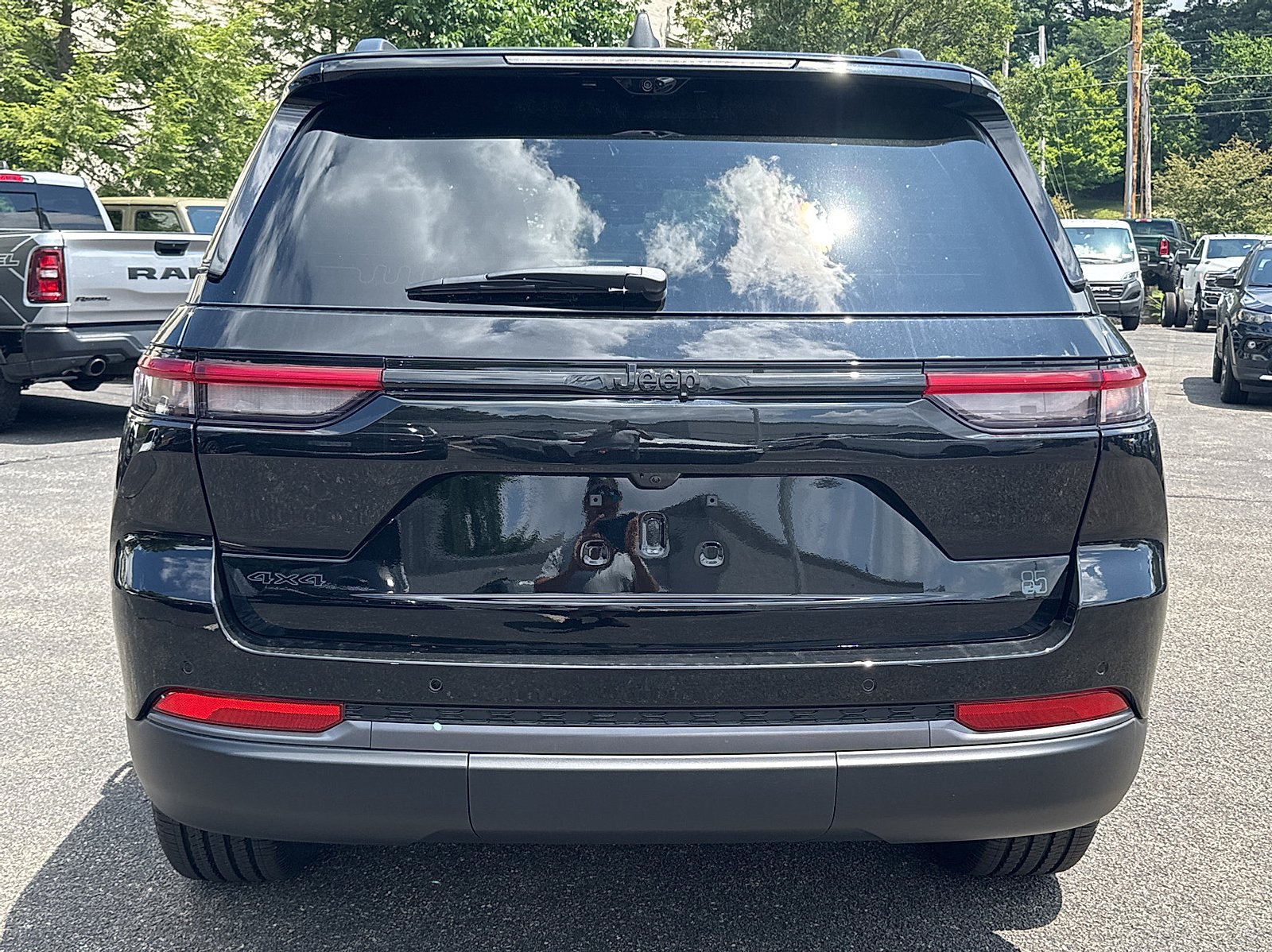 New 2026 Diamond Black Crystal Pearlcoat Jeep 85th Anniversay Edition 4x4 image 5