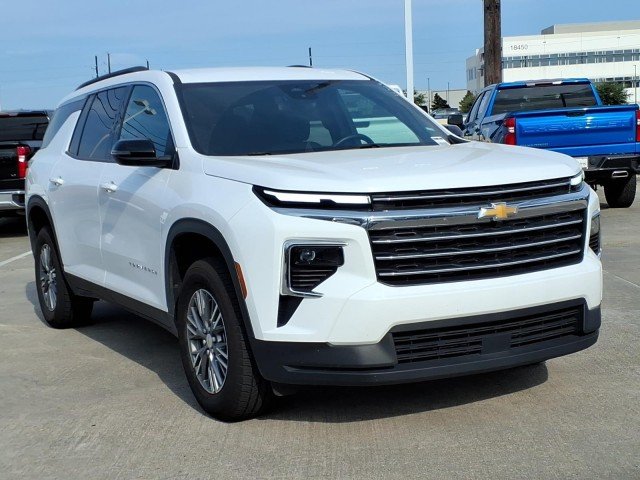 Used 2025 Summit White Chevrolet LT image 3