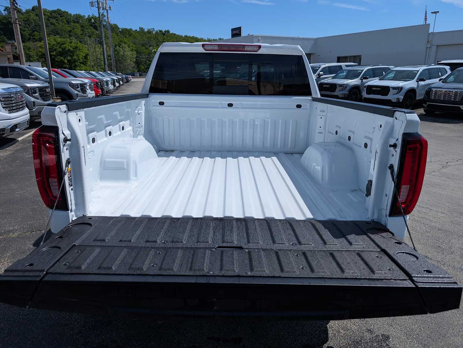 2026 GMC Sierra 1500 SLT - Photo 8