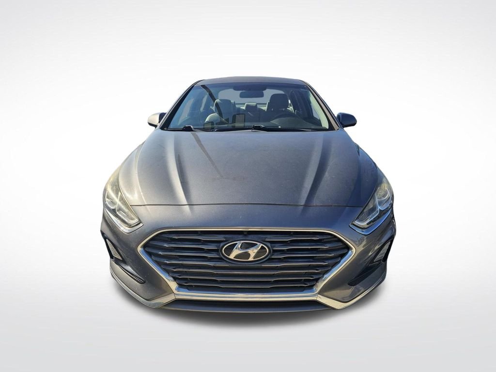 Used 2019 Gray Hyundai SE image 3
