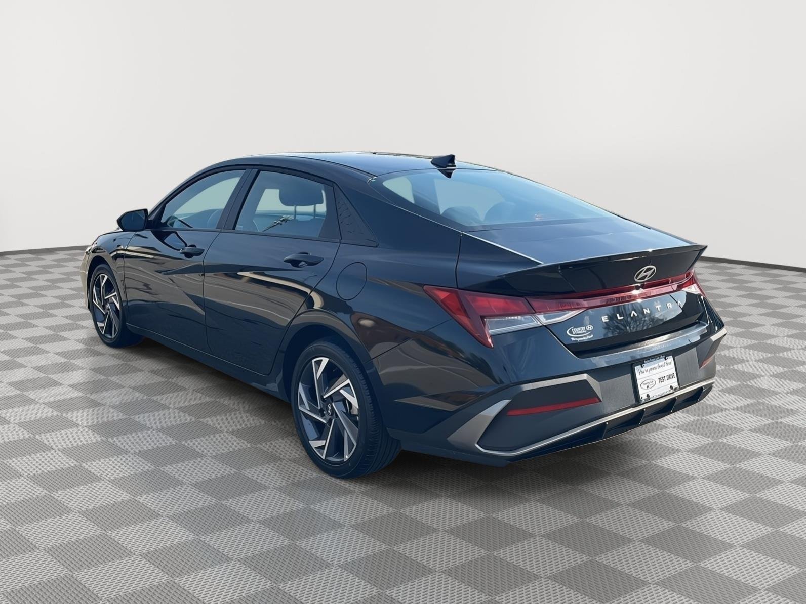 Used 2025 Abyss Black Hyundai SEL Sport image 9