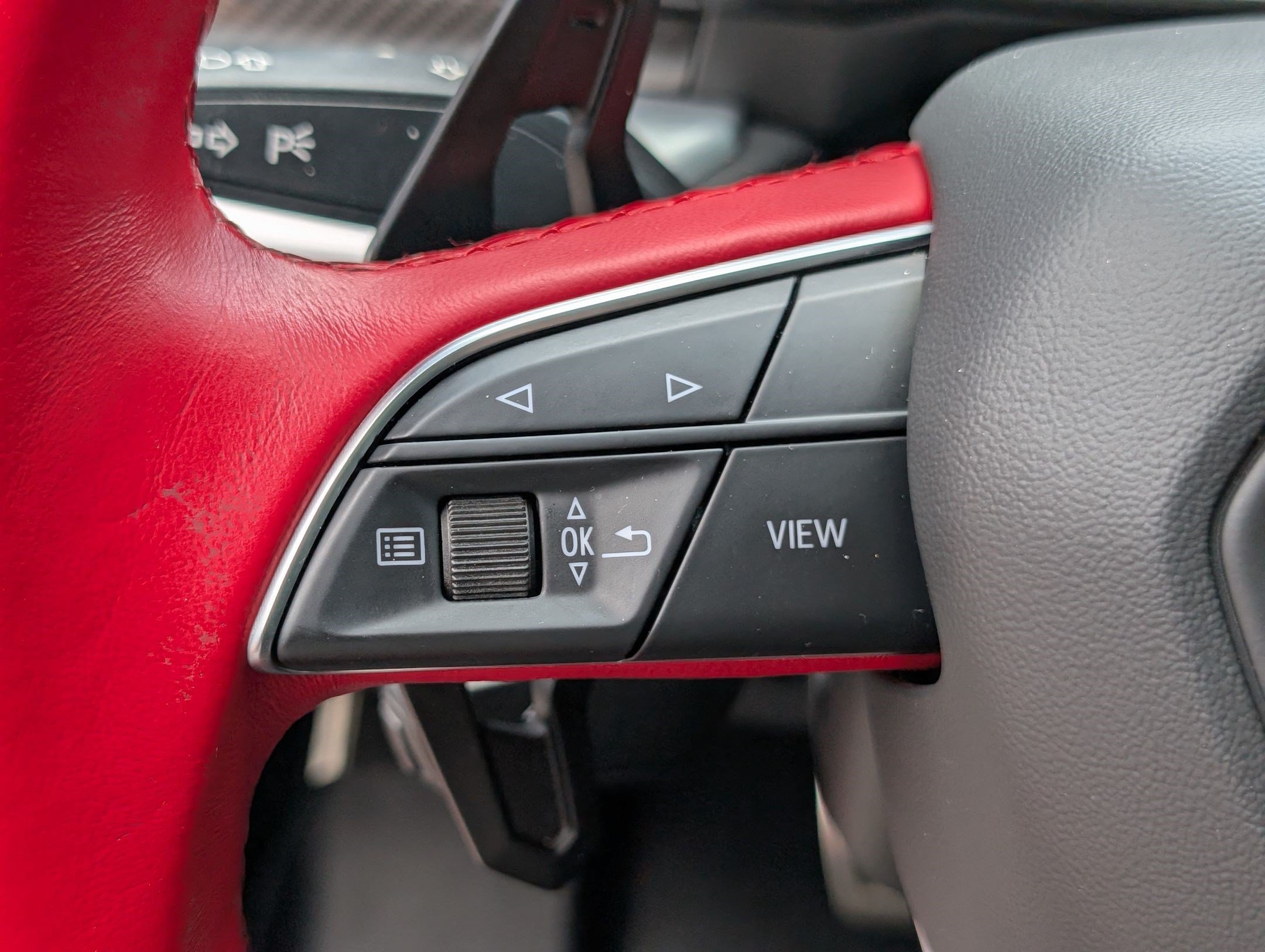 Used 2020 Red Lamborghini Base image 18
