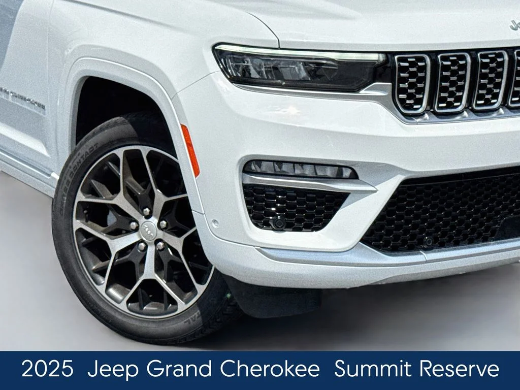 Used 2025 White Jeep Summit Reserve image 12